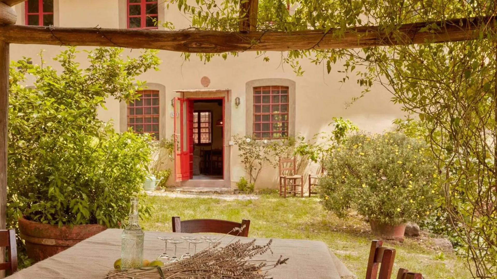 Casale Toscano A Lucca 0*,